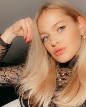 Виктория, 22