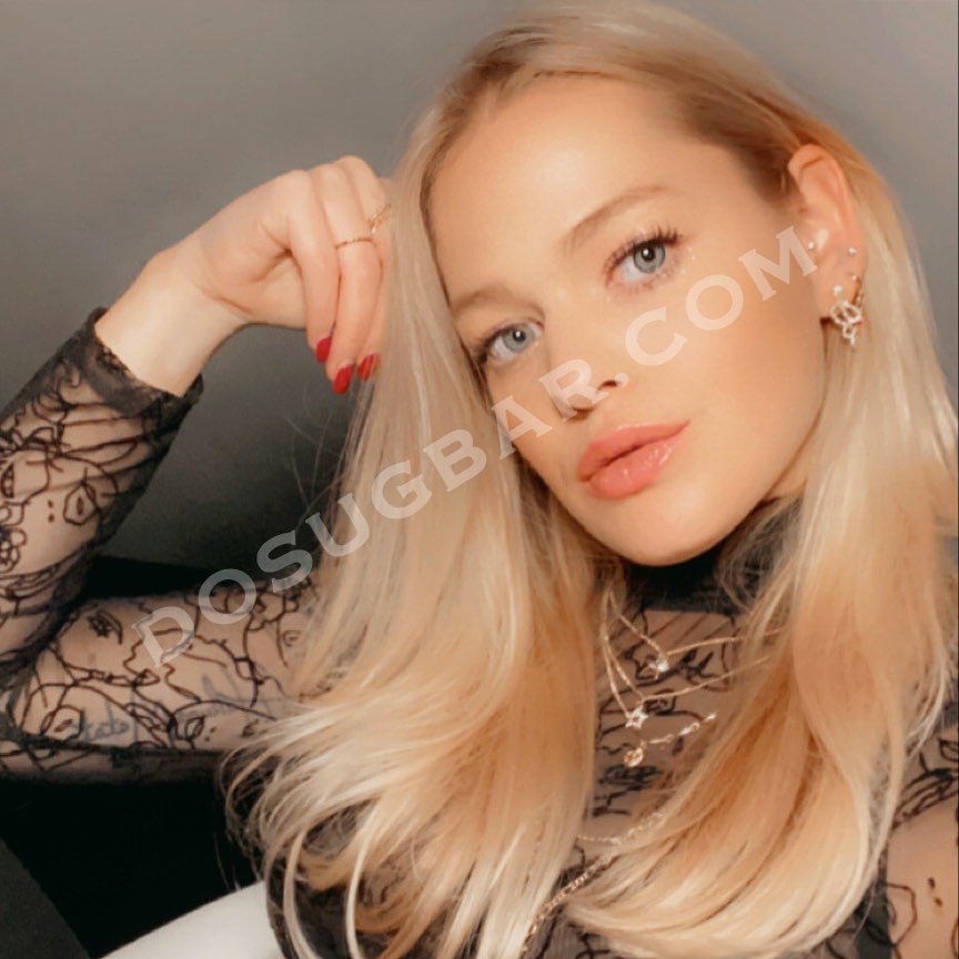 Виктория, 22