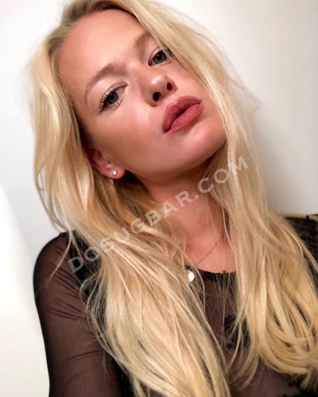 Виктория, 22